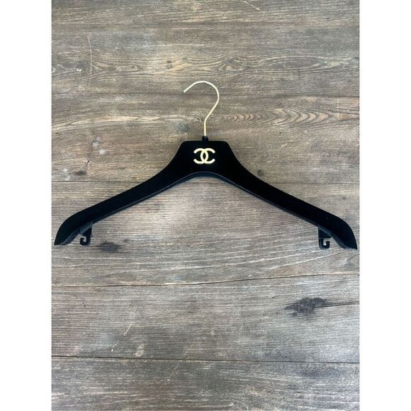 Chanel designer velvet hanger - Picture 1 of 4